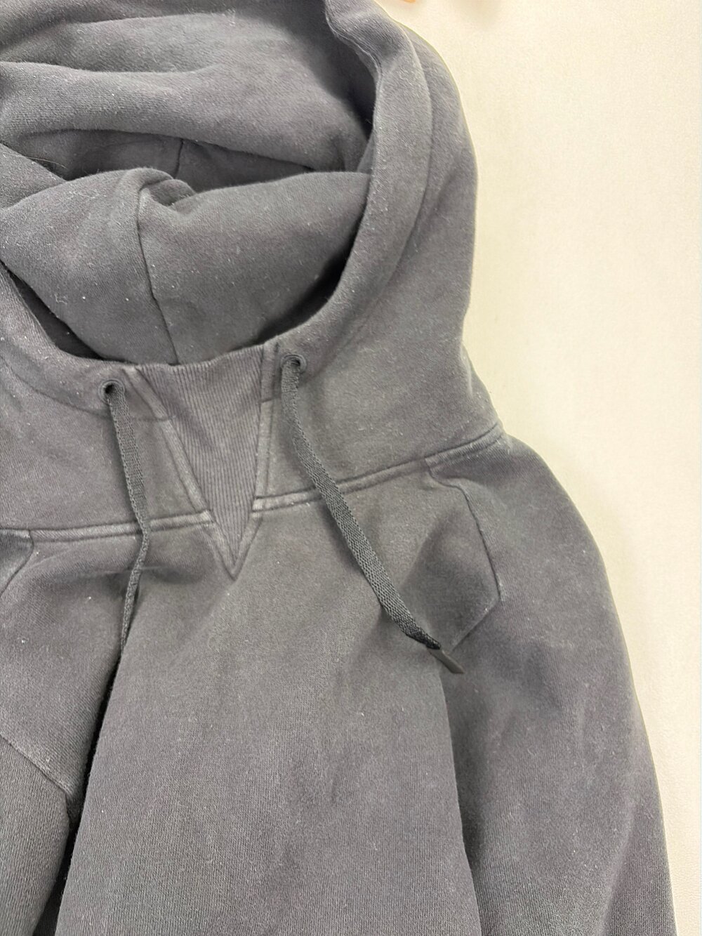 Lululemon Women's Black Pullover Hoodie Size 8 - Picture 6 of 10